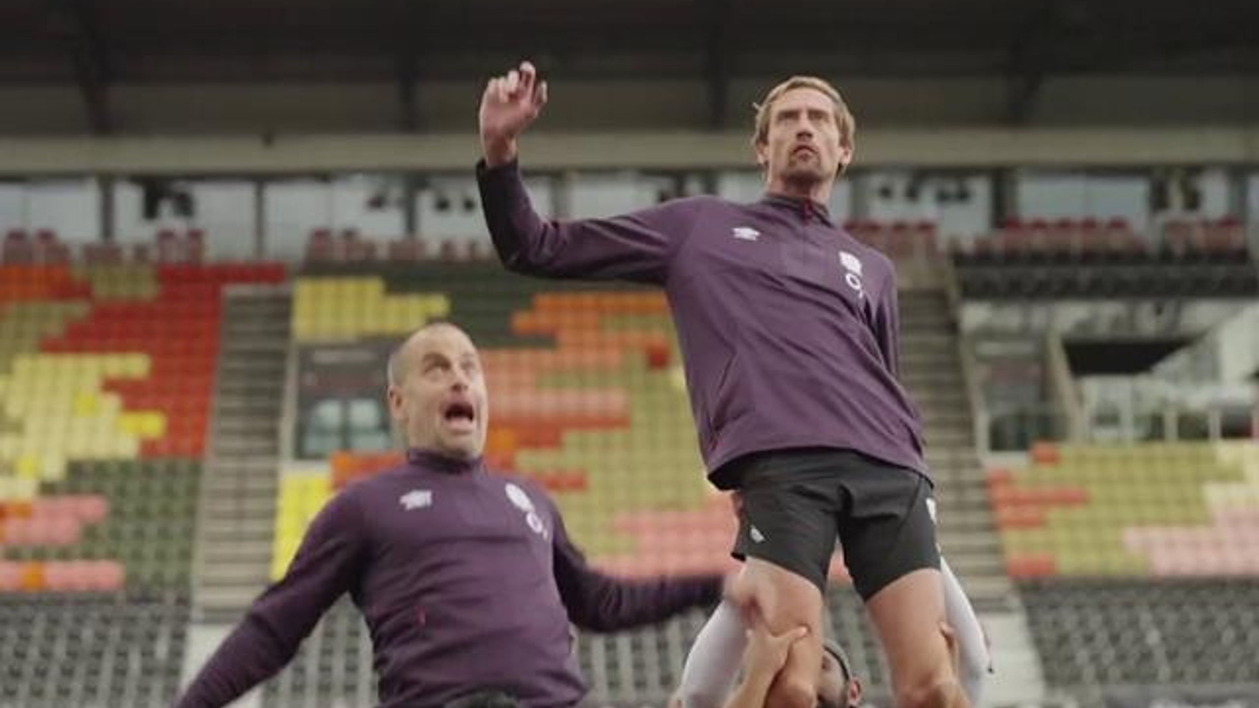 ‘Get me down’ - Crouchy v Cole continues with hilarious line-out ...