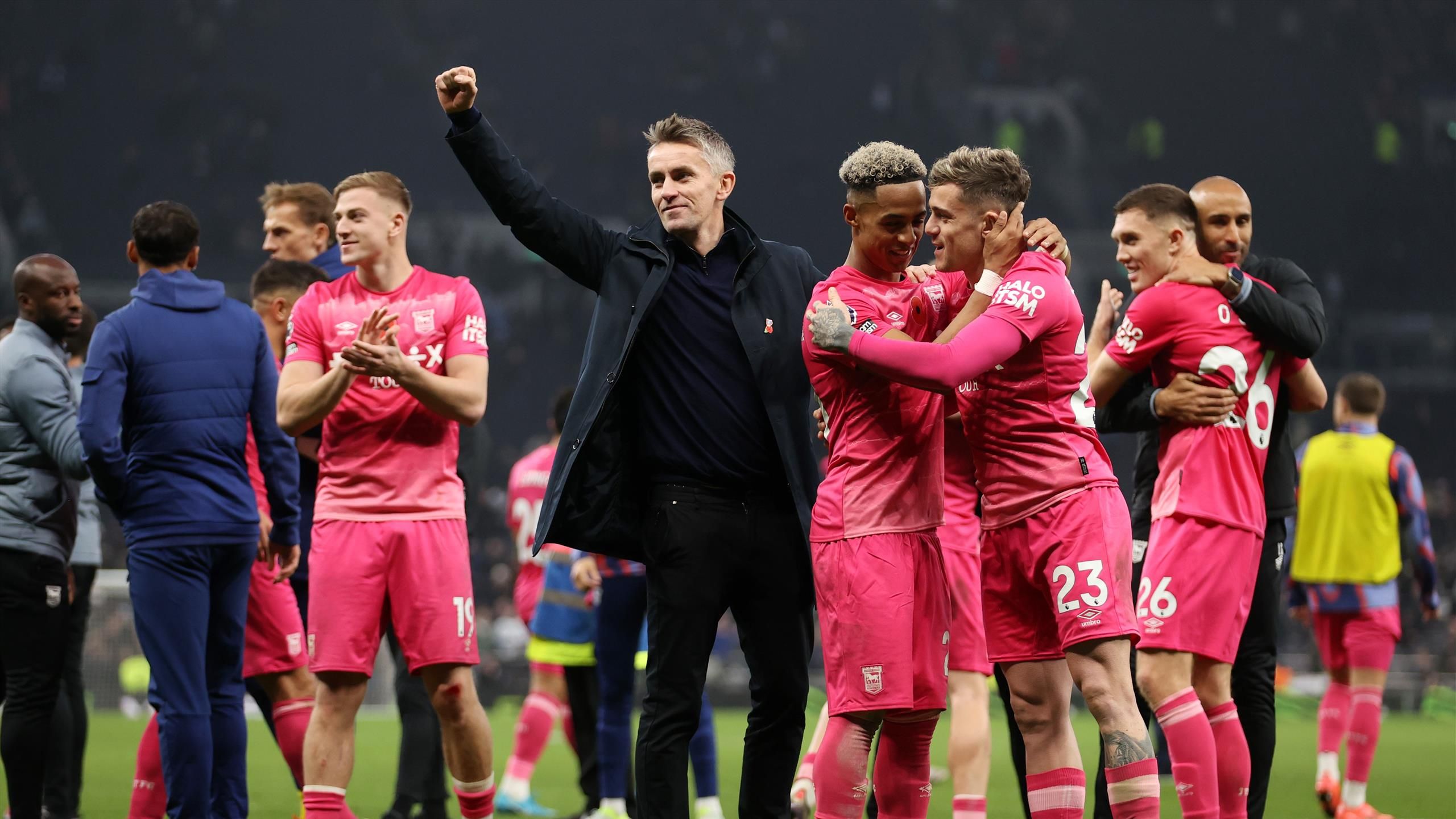 Tottenham Hotspur 1-2 Ipswich Town – Sammie Szmodics and Liam Delap give  Tractor Boys first league win of the season – TNT Sports