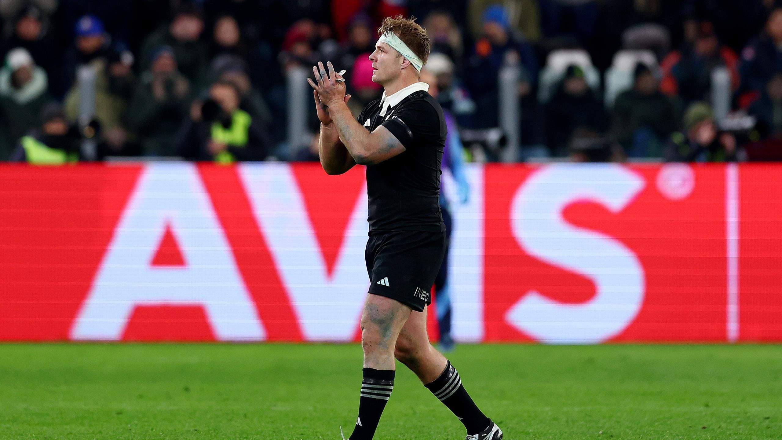 Sam Cane waves goodbye as Allianz Stadium rises to salute 'modern-day ...