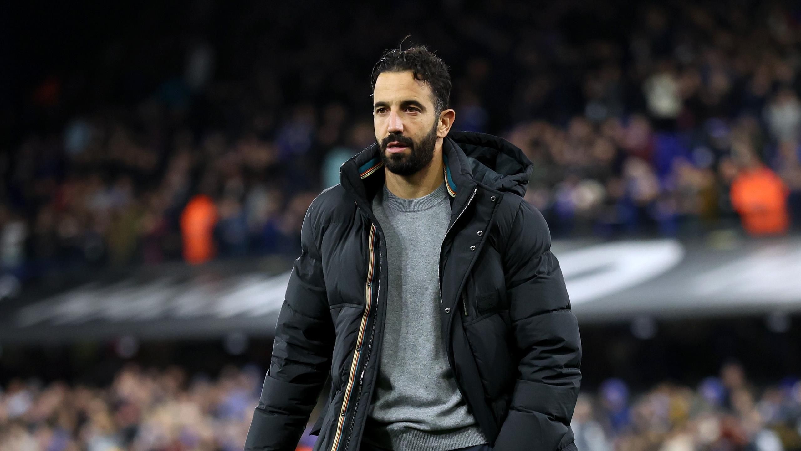 Ruben Amorim analisando o jogo contra o Ipswich Town.