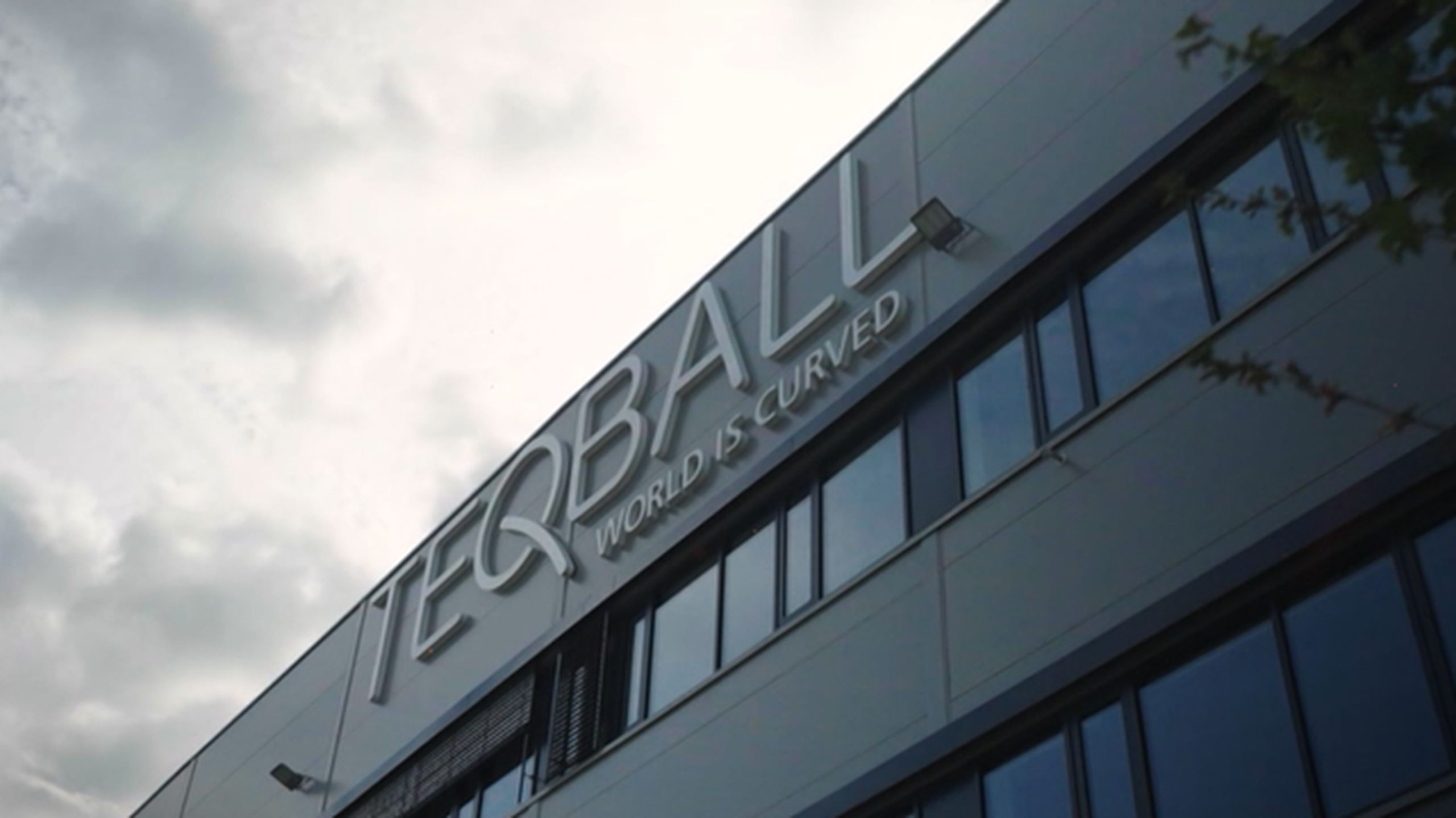 This is the Teqball Table - Everything you need to know about the ...