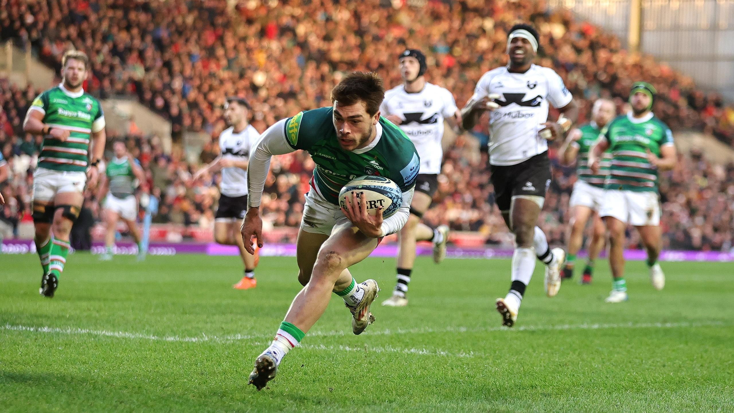 Leicester Tigers v Bristol Bears: Ollie Hassell-Collins powers his way ...