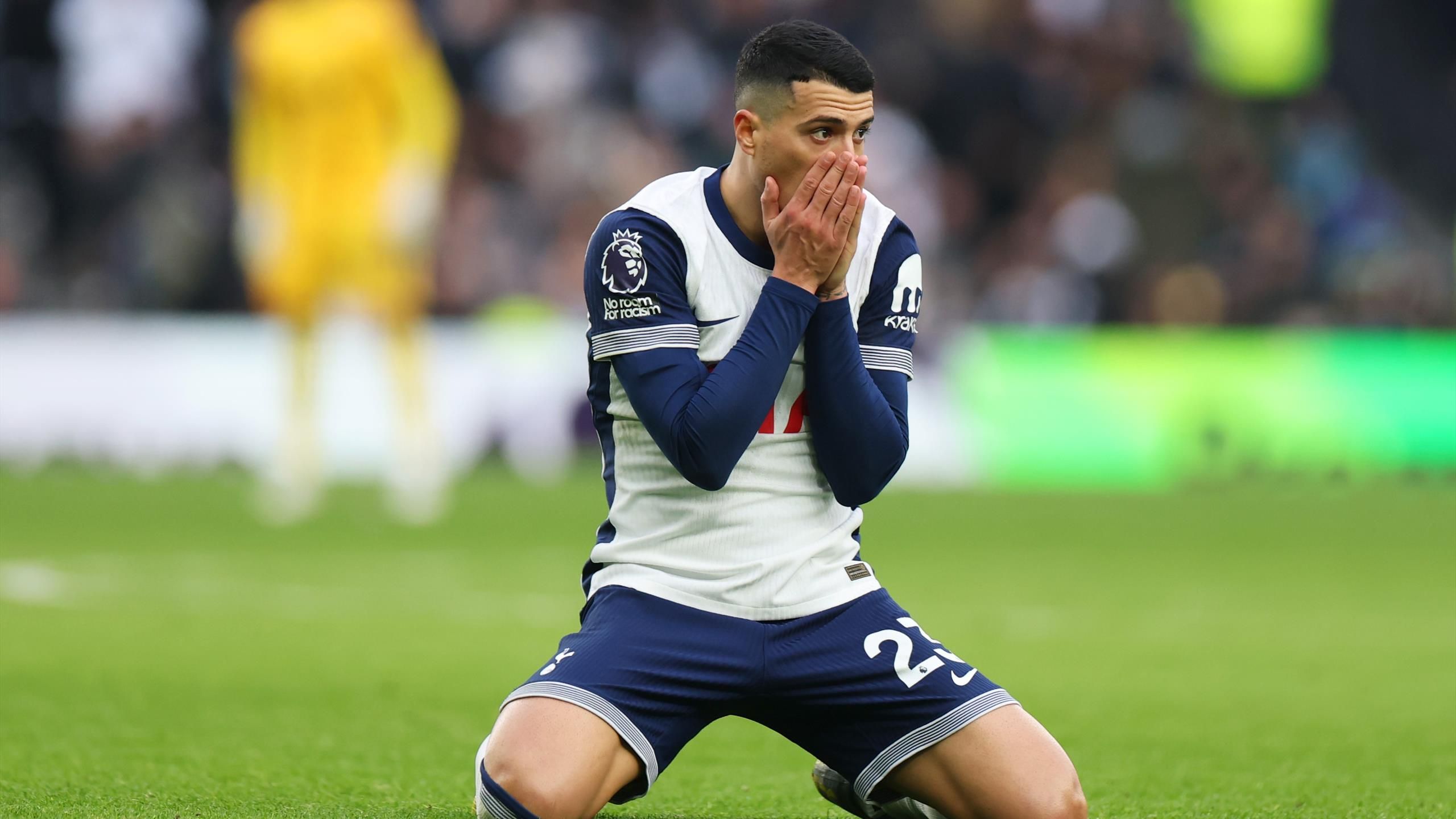 Tottenham flash ball across face of goal twice in hunt for late ...