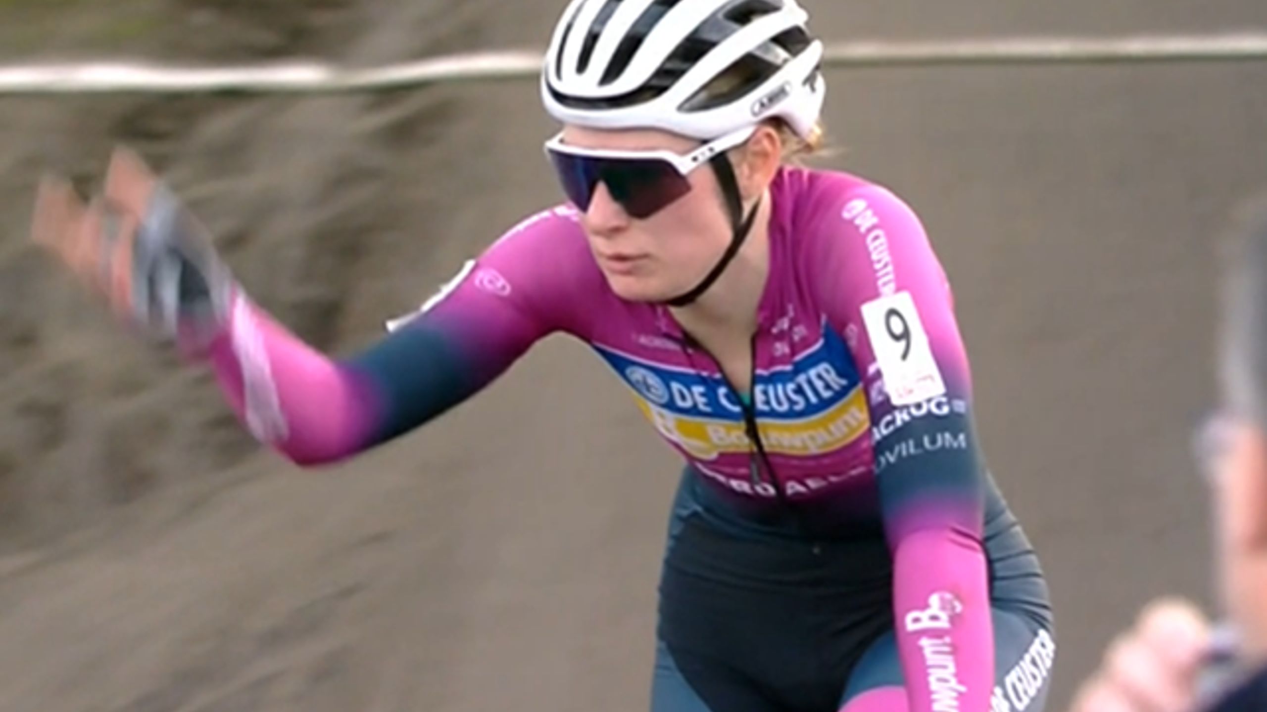 Two riders disqualified after apparent slap in dramatic cyclo-cross ...