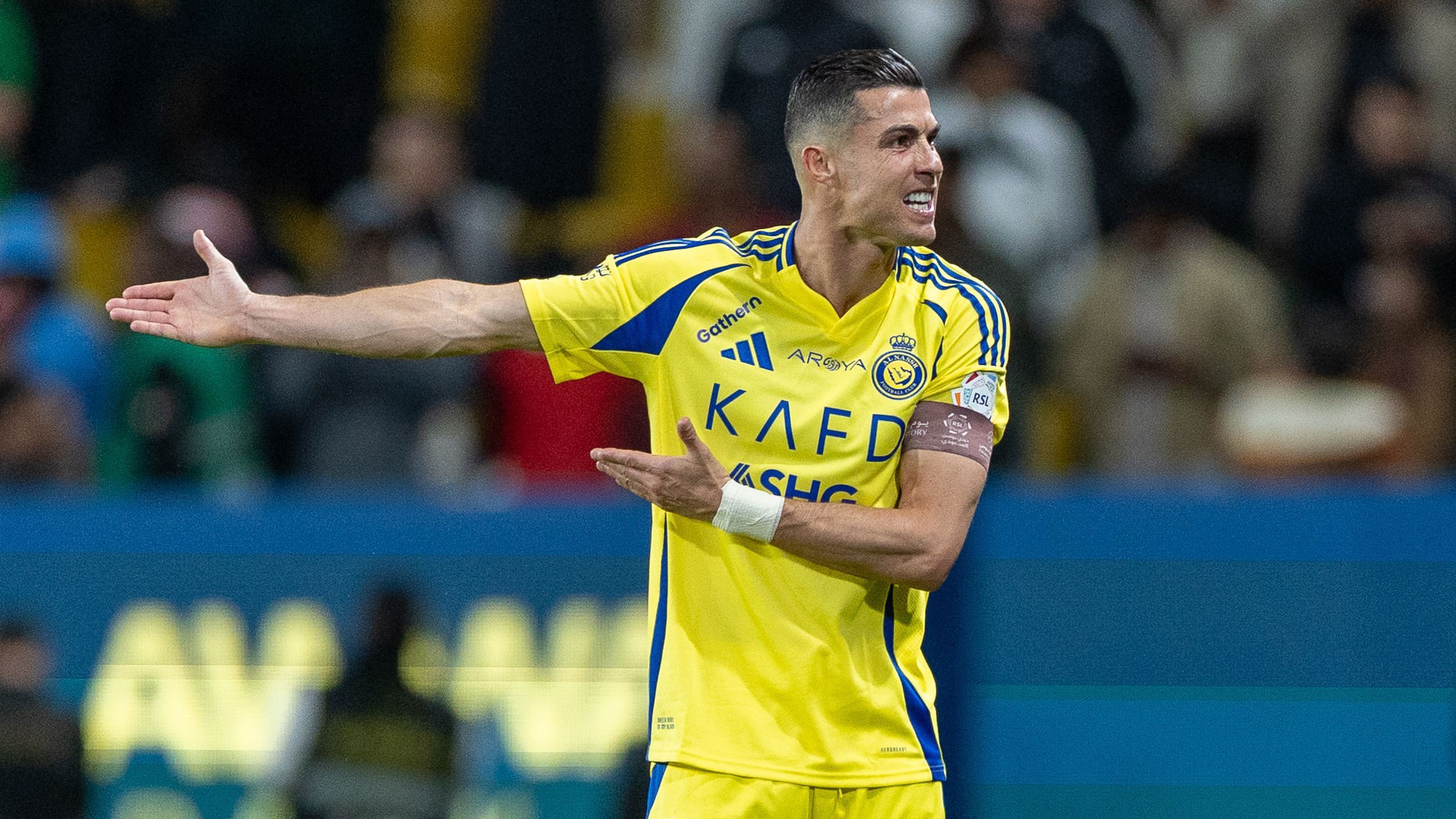 Cristiano Ronaldo left outraged as Jhon Duran controversially sent off in  just fourth match for Al Nassr - TNT Sports