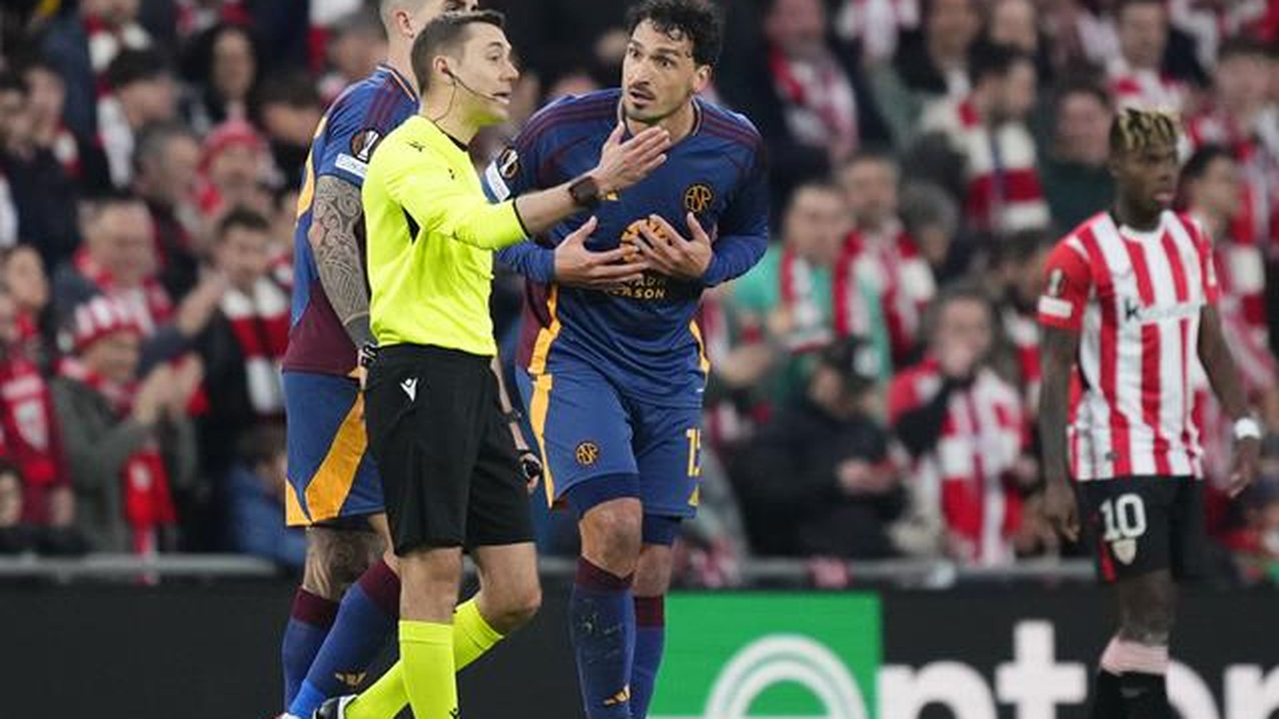 Matt Hummels shown straight red card in early stages as Roma reduced to ...