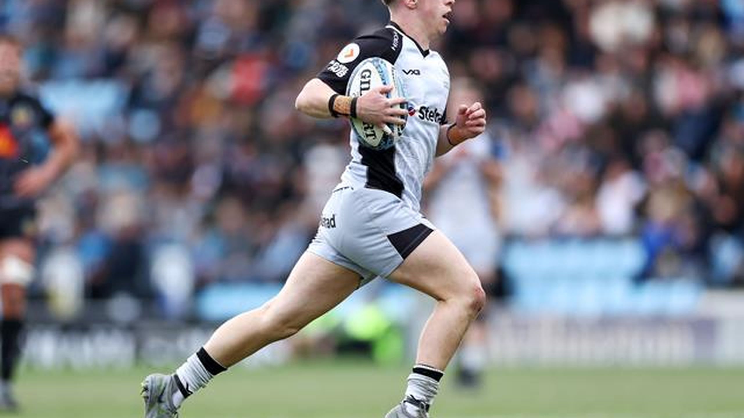 ‘What a moment’ – Joe Davis steals in for Newcastle Falcons try on ...
