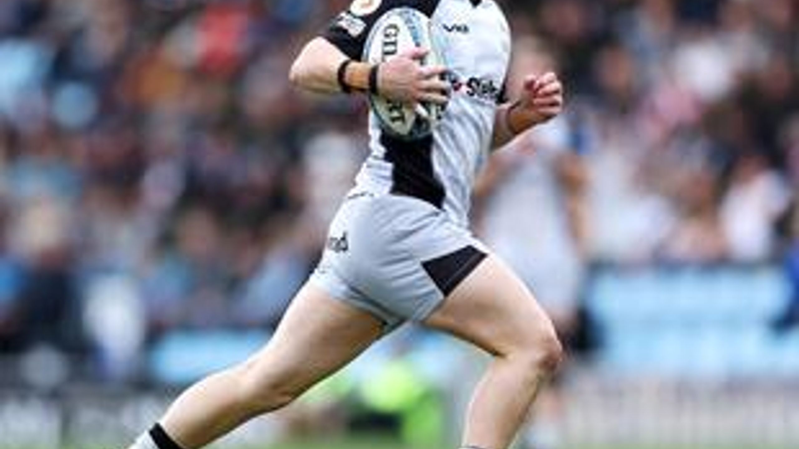 ‘What a moment’ – Joe Davis steals in for Newcastle Falcons try on ...
