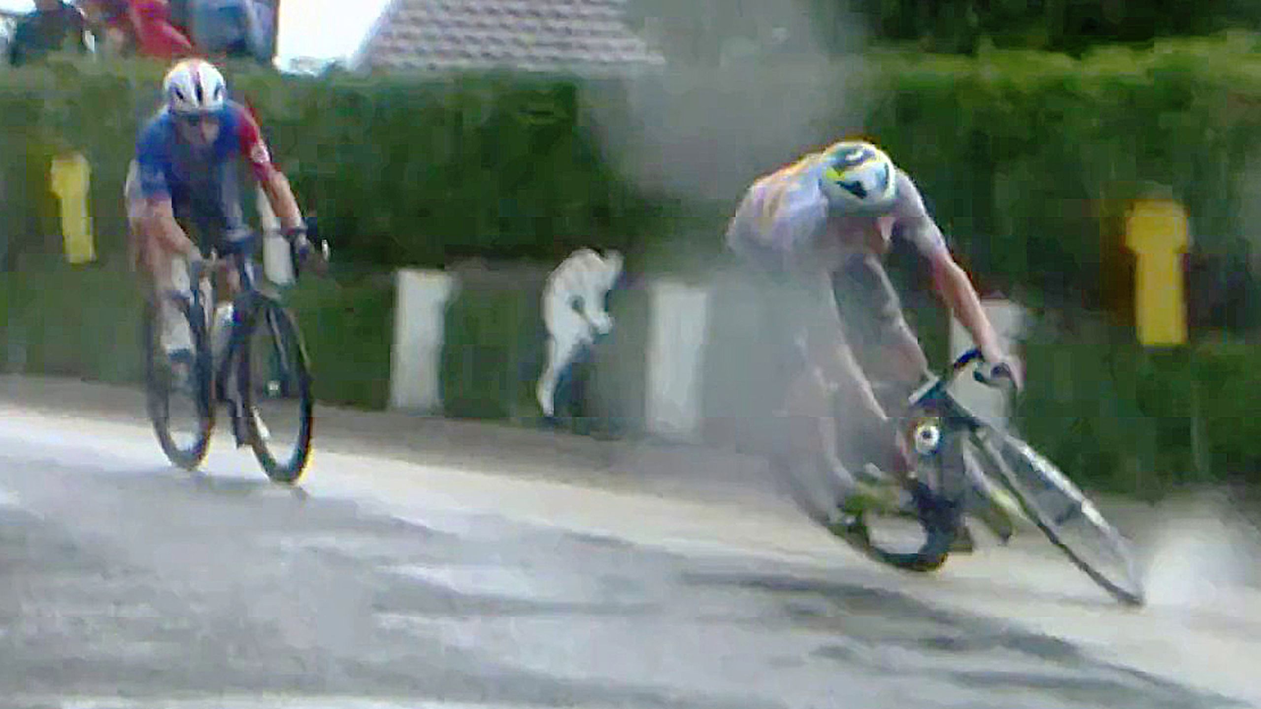 'That's a shocker' - Ivan Romeo and Romain Gregoire smash into curb in ...