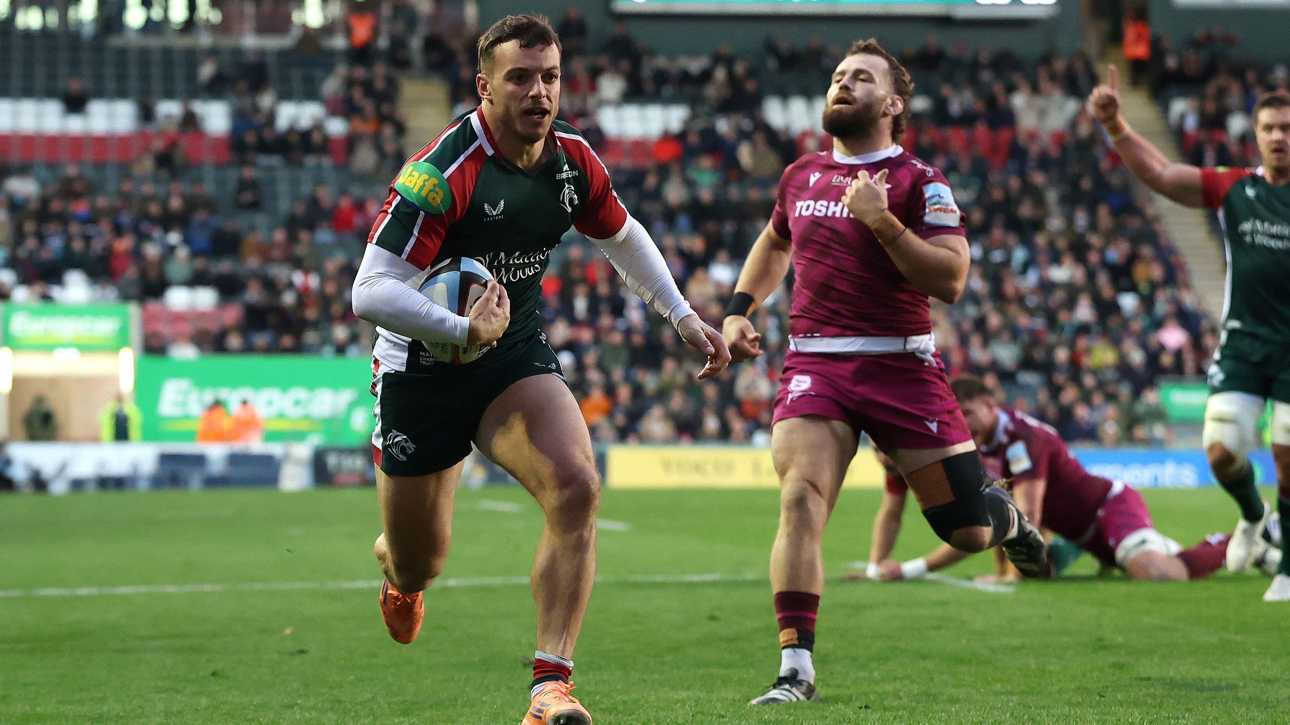'Roadrunner at it again!' - Adam Radwan races to the try line to open ...