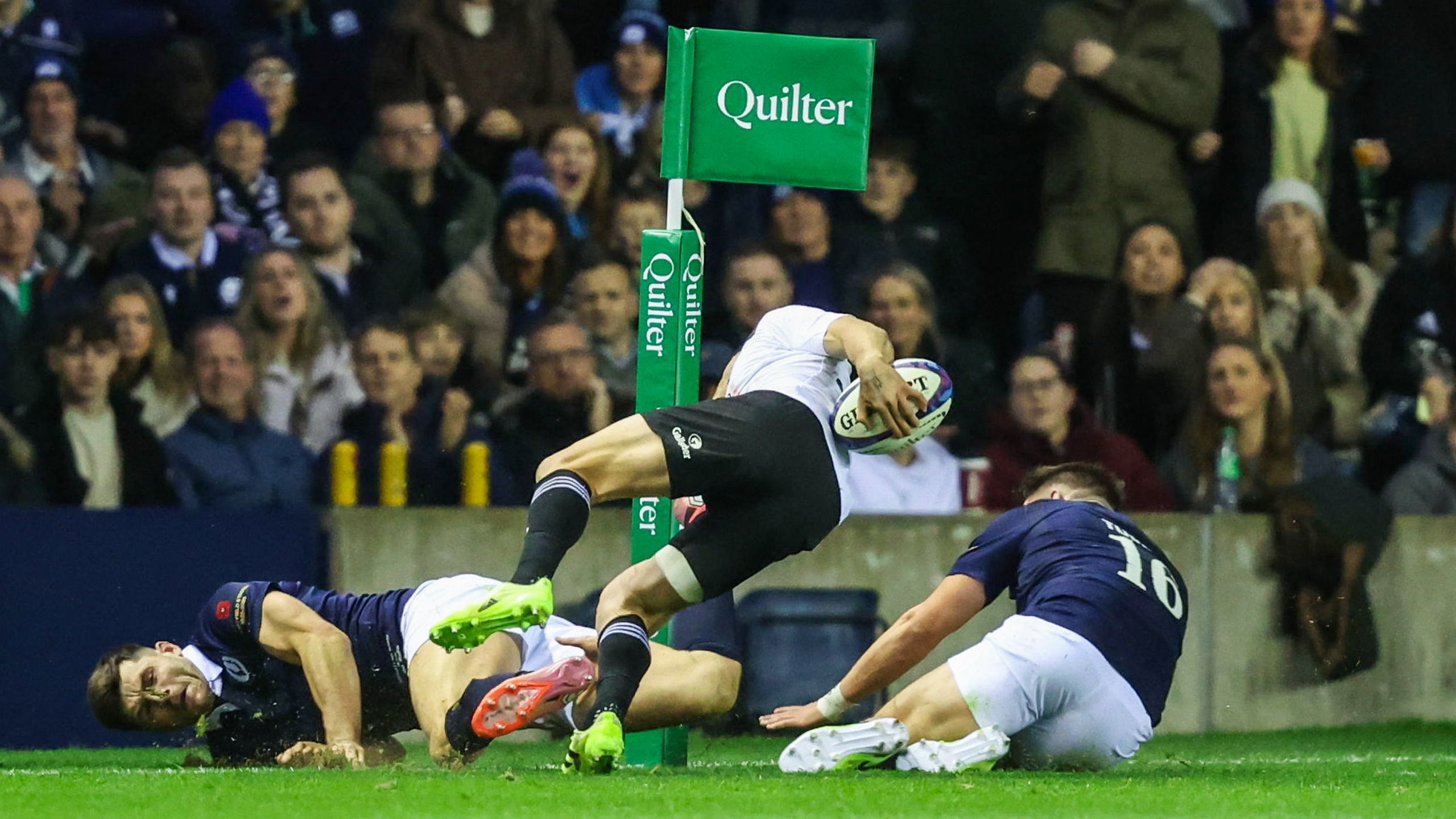 Insane Damian McKenzie finish breaks Scotland hearts in Quilter Nations ...