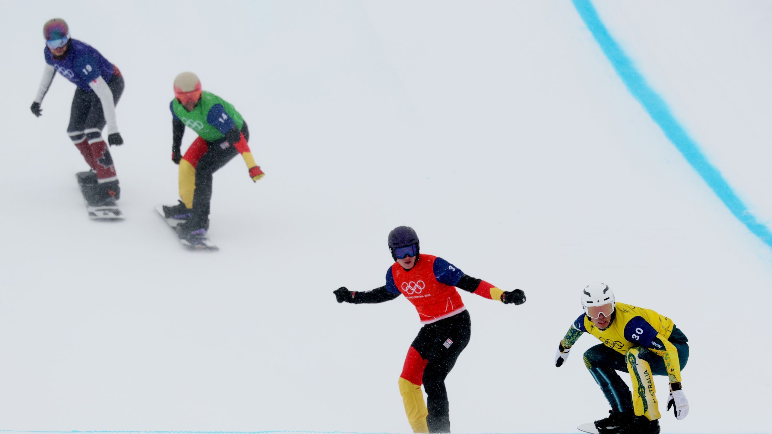 'Carnage' sees two German riders crash in thrilling men's snowboard ...