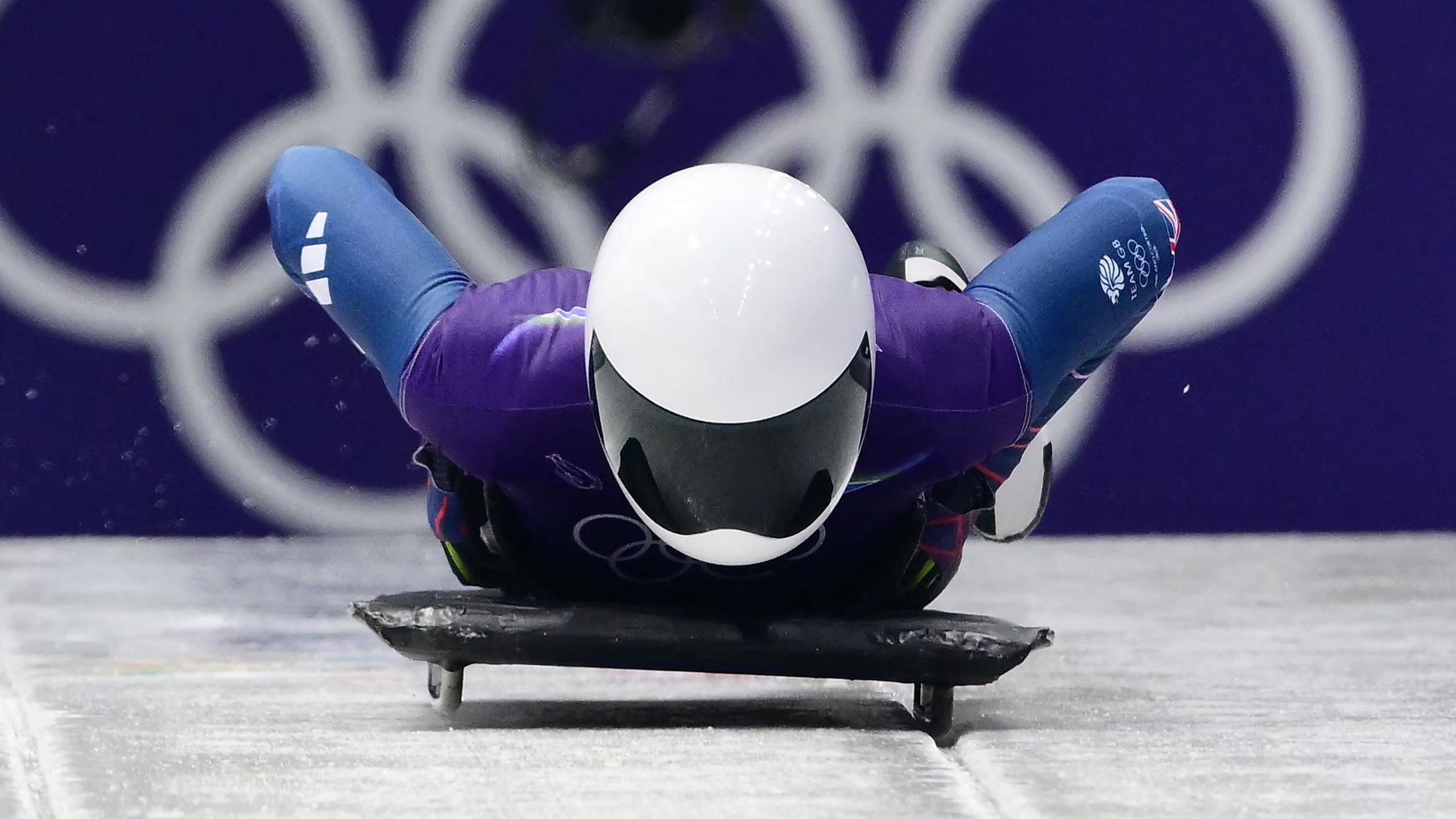 Tabby Stoecker slips amid 'nerves' but still in medal mix in women's ...