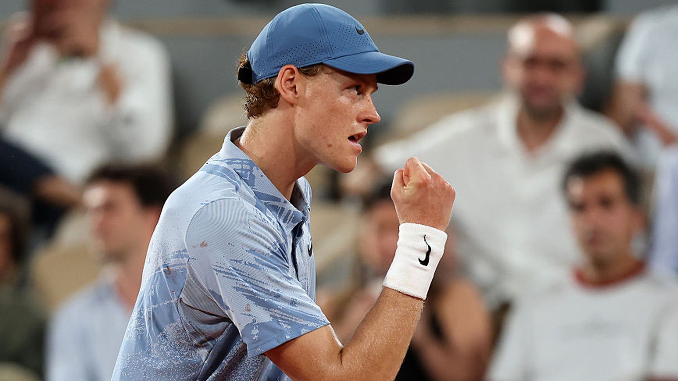 Jannik Sinner makes strong start to French Open bid as he sweeps past  Clement Tabur in first round to record 30th straight win - TNT Sports