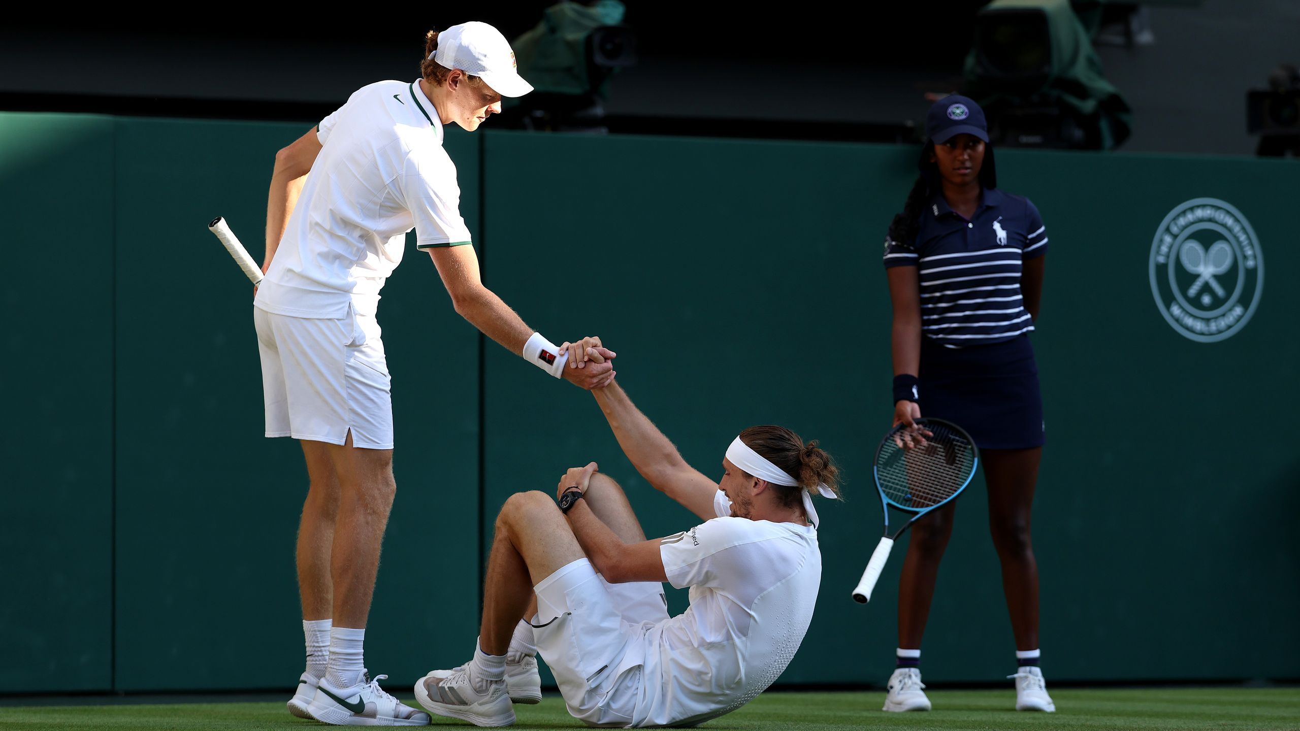 Jannik Sinner sportsmanship applauded as Alexander Zverev slip proves ...
