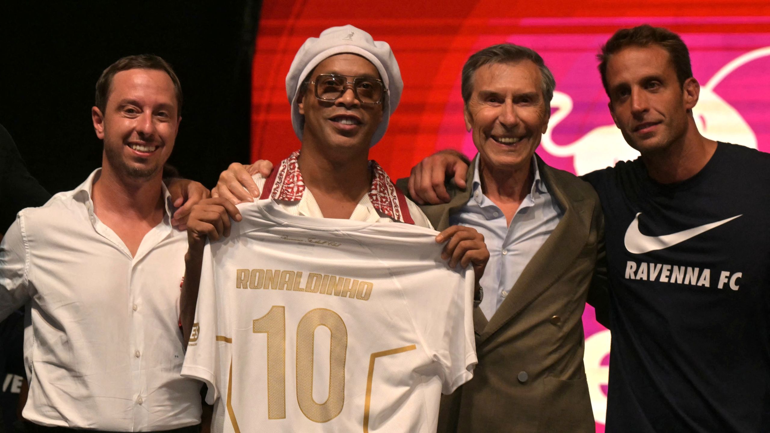 Burioli: “Cosa potrà dare Ronaldinho? Non si sa, a mio avviso molto poco…”