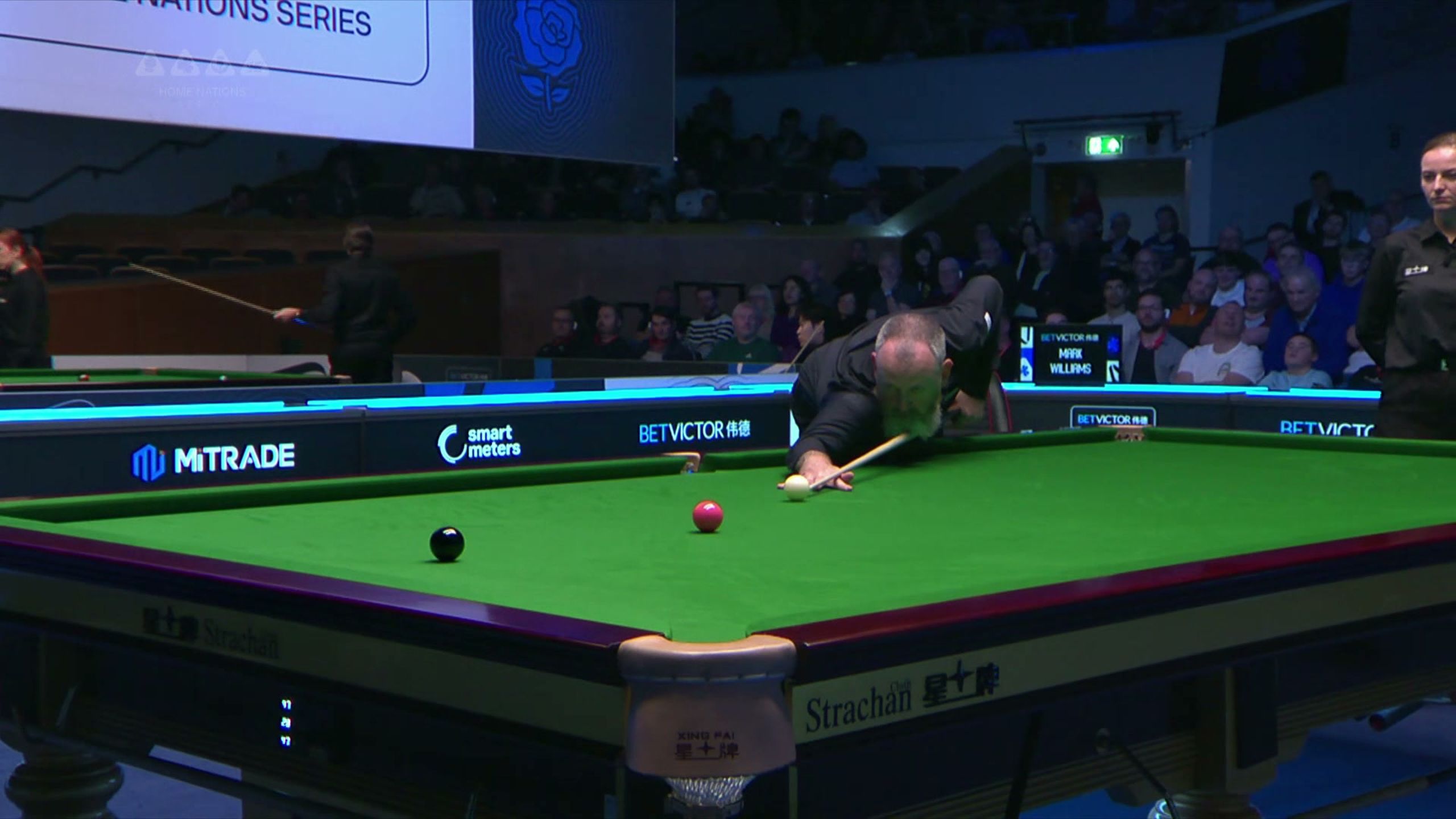 Mark Williams puts on a show with flamboyant double in whitewash ...