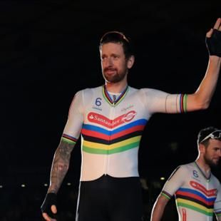 Sir Bradley Wiggins hints at extending his cycling career - TNT Sports