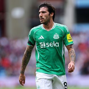 Newcastle United adopt Paris Saint-Germain's 'bizarre' kick-off routine