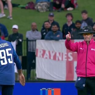 New Zealand v England 2nd ODI: Tom Latham makes mess of reverse sweep ...