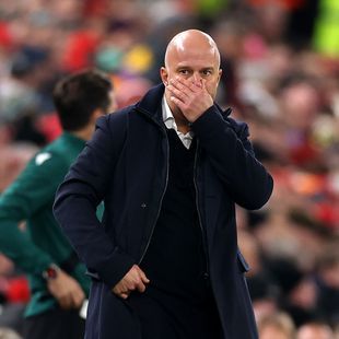 Distraught Arne Slot reacts to Liverpool thrashing against PSV in UEFA ...