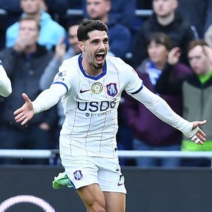 Pedro Neto doubles up with poacher’s finish as Chelsea strike late ...
