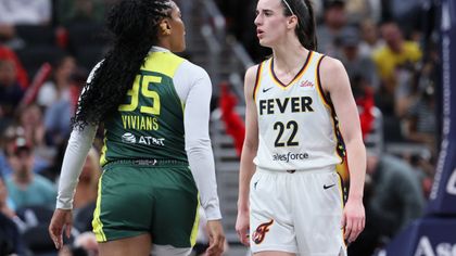 Fever suffer eighth loss despite Clark's 20 points, Sky pick first home win with Sparks victory