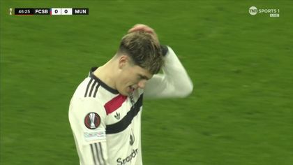 'He can't believe it' - Garnacho beats FCSB keeper but hits the post for Man Utd