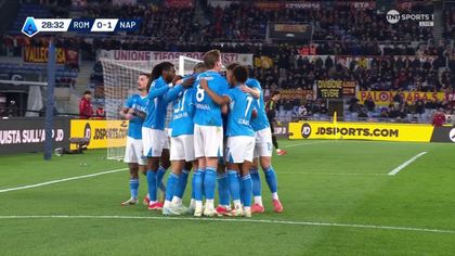 ‘What a finish’ – Spinazzola lobs Svilar to give Napoli lead over Roma