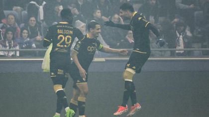 Ben Yedder scores after 21 seconds at Lyon amid thick haze
