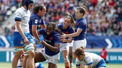 France maintain Grand Slam pace by swatting aside Italy for bonus-point win