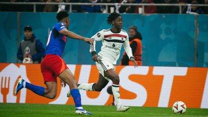 'Should've resulted in a goal' - Man Utd miss chance to go in front as Mainoo blazes over