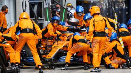Andreas Seidl apologises to Carlos Sainz for pit stop blunder