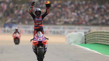 Watch the final lap of a dramatic Portuguese Grand Prix as Martin secures win