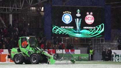 'The players are not happy!' - Aberdeen fans throw snowballs at HJK goalkeeper as match halted