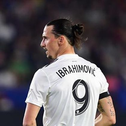 Ibrahimovic signs new, improved contract with LA Galaxy