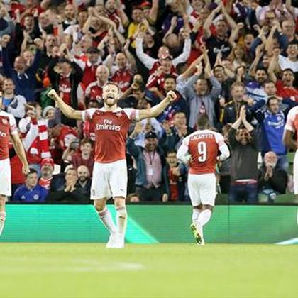 Arsenal edge Chelsea on penalties after late drama