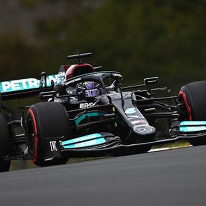 Hamilton wins qualifying in Turkish Grand Prix to limit damage of engine change