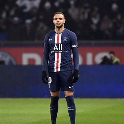 Layvin Kurzawa snubs Arsenal to remain at Paris Saint-Germain