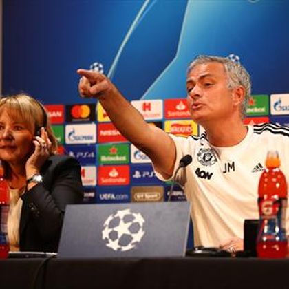 Mourinho turns tables on journalist during United press conference