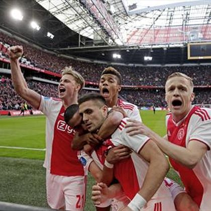 Ten-man Ajax close gap on PSV to just two points