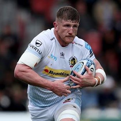 Vermeulen double helps Exeter down Gloucester to keep slim play-off hopes alive