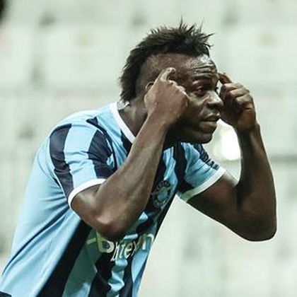 Balotelli celebrates in front of Besiktas boss with 'no brain' reference