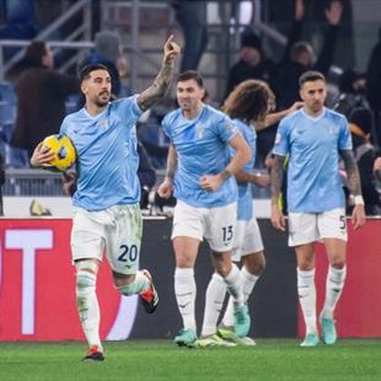 Three players sent off as Lazio beat Roma to reach Coppa Italia semi-final
