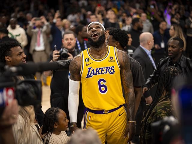 LeBron James breaks NBA all-time scoring record as Los Angeles Lakers ...
