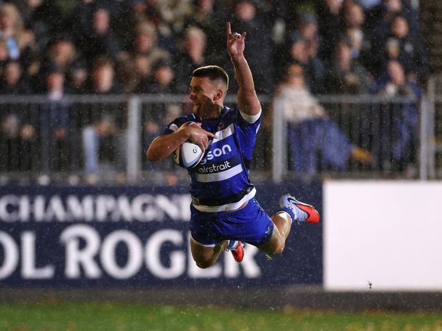 Gallagher PREM: Cameron Redpath dives over as Bath slice through Sale ...