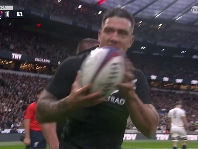 'The step of a centre' - Codie Taylor goes over in the corner to ...